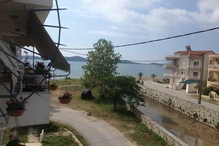 Near The Sea Apartment Néa Péramos Εξωτερικό φωτογραφία